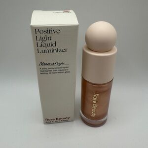Rare Beauty Liquid Luminizer - Mesmerize